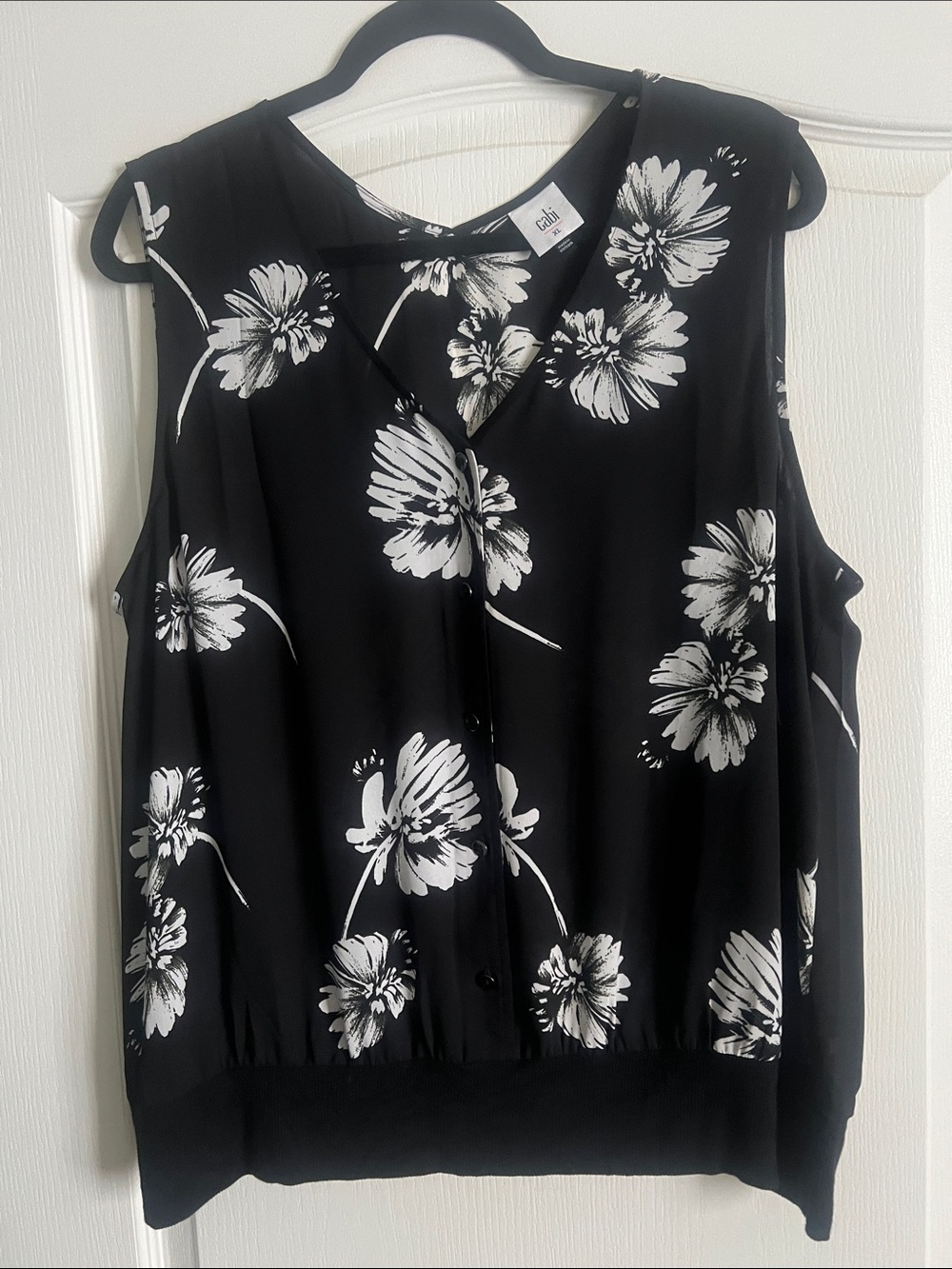 CAbi Black and White Floral Sleeveless Button-Front Blouse